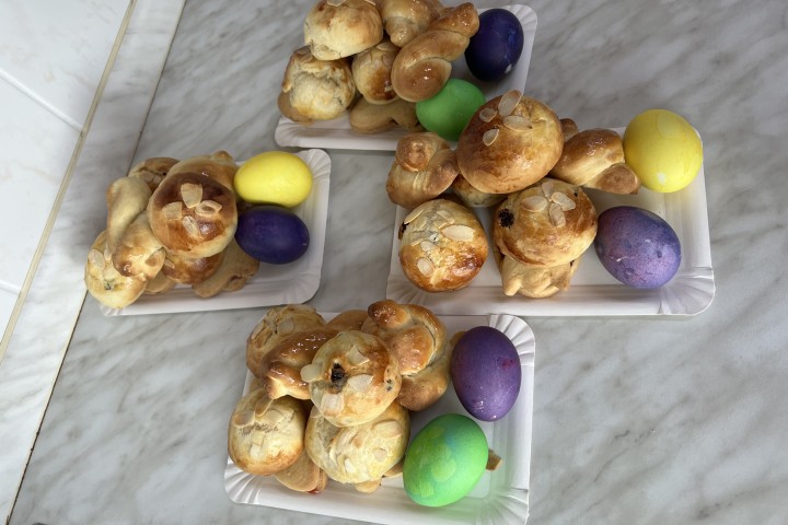 Velikonoční pečení a barvení vajec